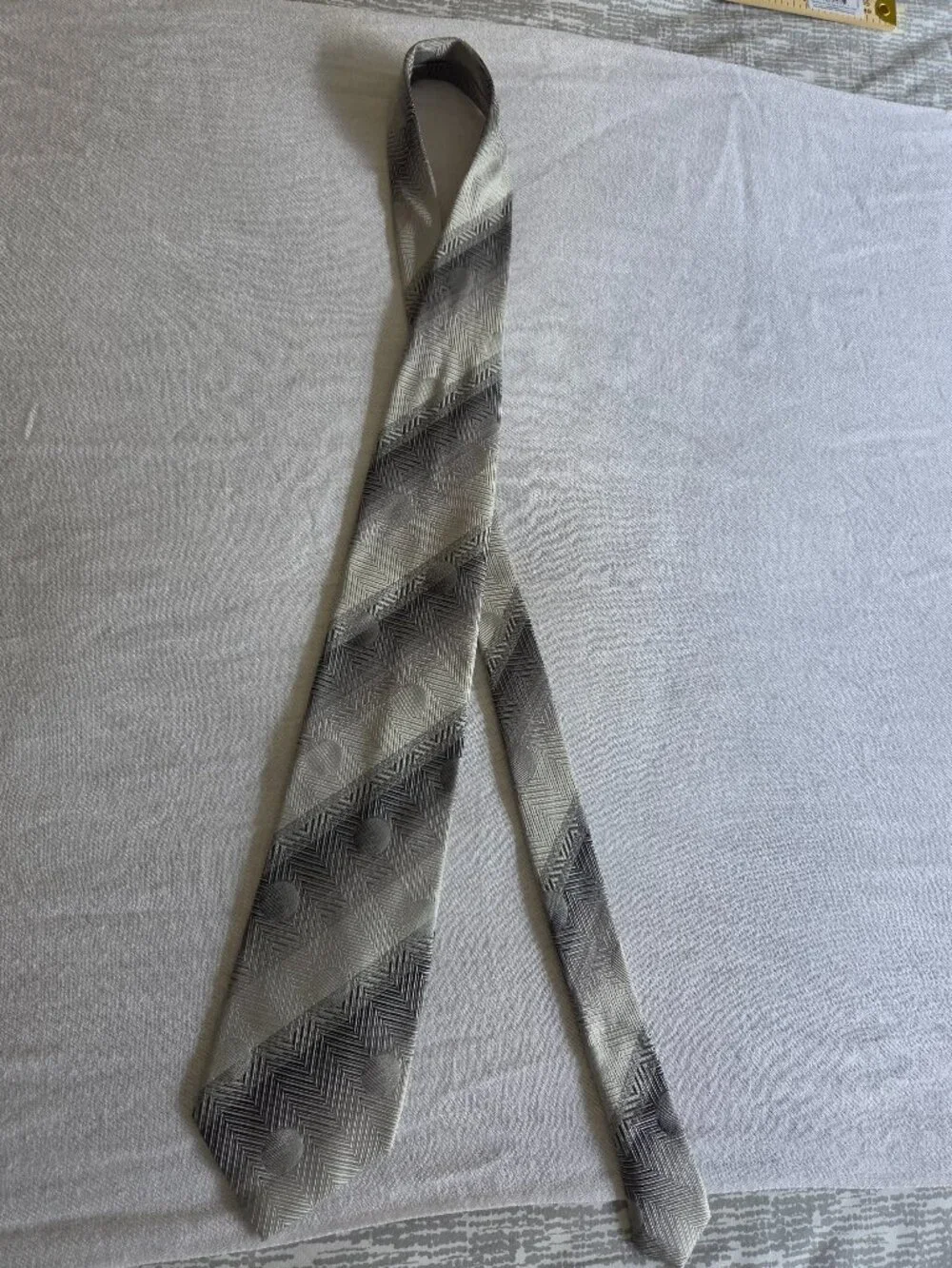 Serica 100% Pure Silk Silver Gray Geometric Tie Hand Made in Italy